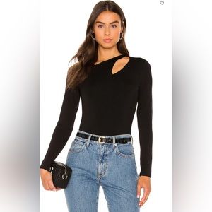 Krisa/revolve - Cutout Top - revolve- size S
